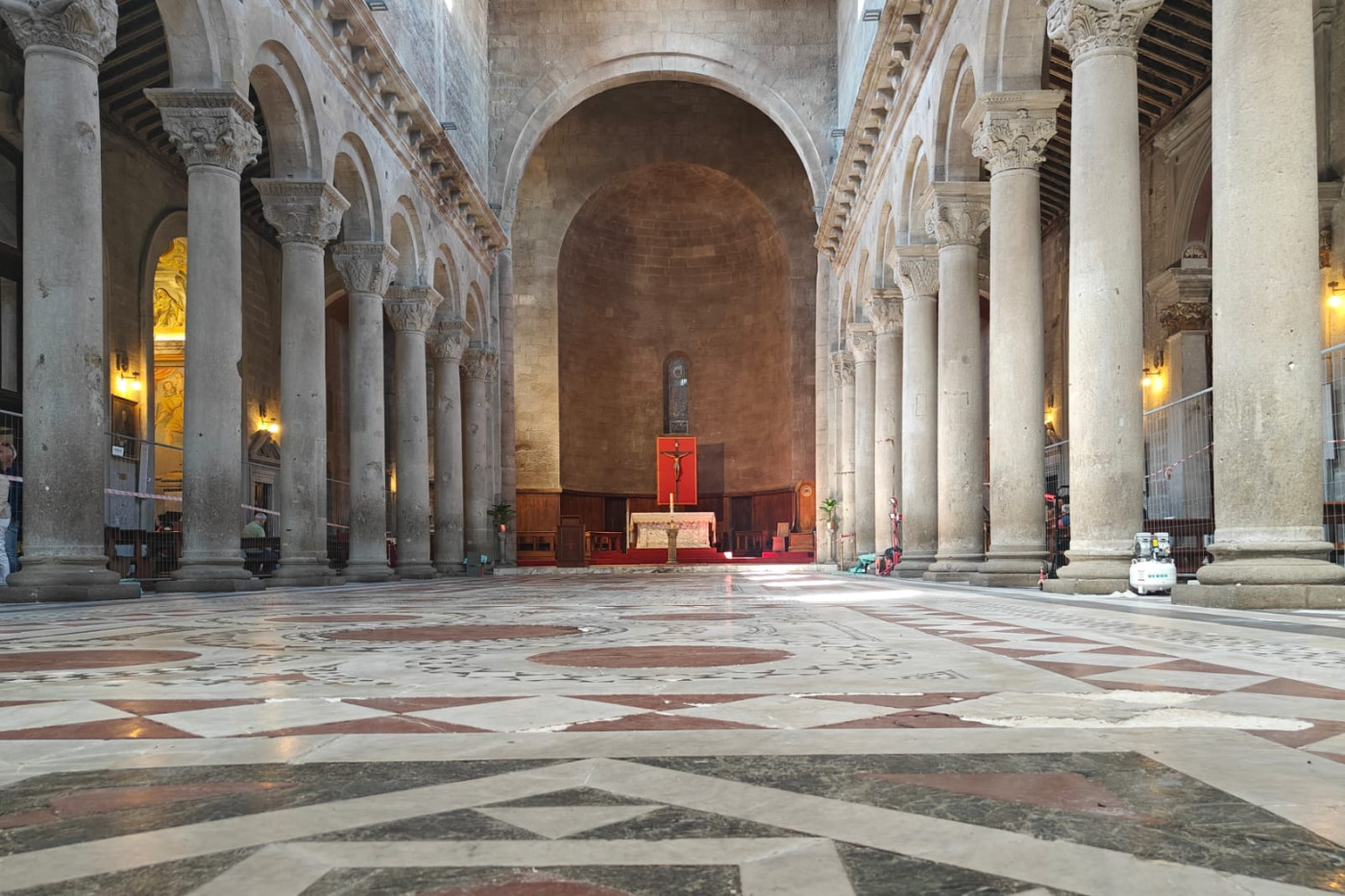 Cattedrale San Lorenzo, dettaglio pavimento cosmatesco