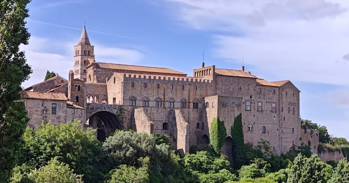 Il Palazzo dei Papi a Viterbo domina il Colle del Duomo