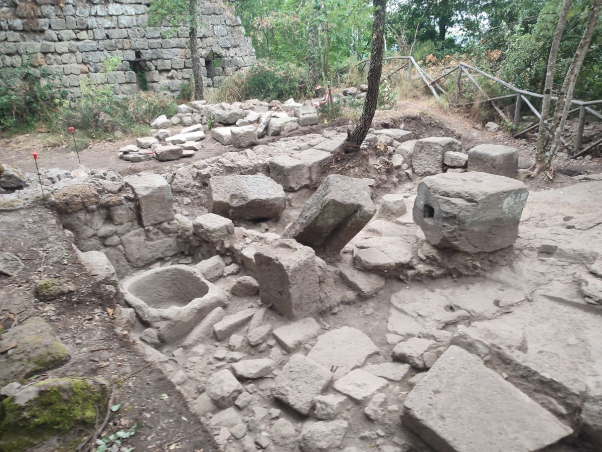 Scavi al Castello di Corviano e ricerche sul Palazzo di Federico II: intervista al Prof. Giuseppe Romagnoli