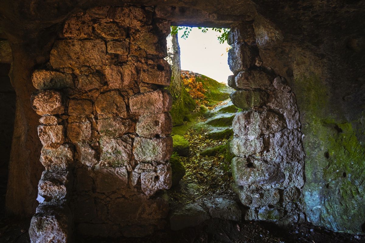 Archeologia Pubblica al Castello Medievale di Corviano: la sfida di una ricerca che torna alla comunità 